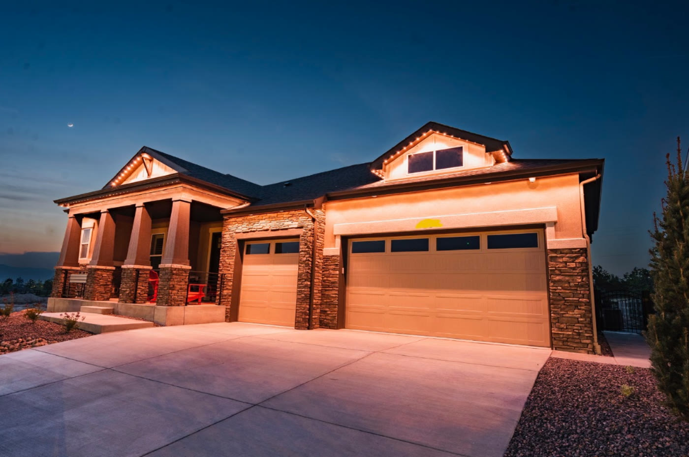 Akron-area home with warm permanent roofline lighting installed